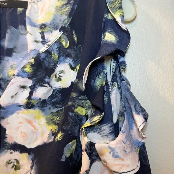 Gibson Navy Floral Ruffle Sleeve Blouse with White Roses - Picture 7 of 12